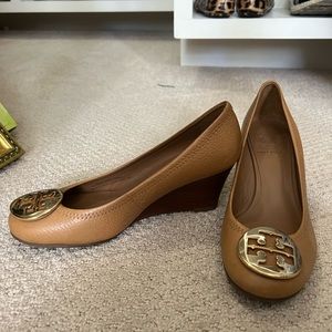 Gently worn Tory Burch logo wedges. A great work shoe and very versatile.